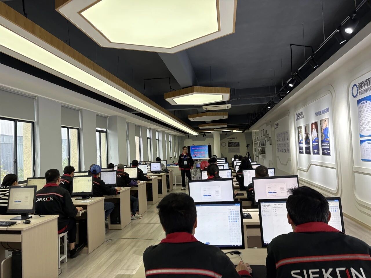 1764911910115946.jpg df062b713cbeee09a92be4eefc90f009.jpg